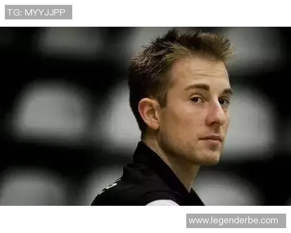 墙布足球球星崛起之路 从默默无闻到全球瞩目背后的奋斗与荣耀