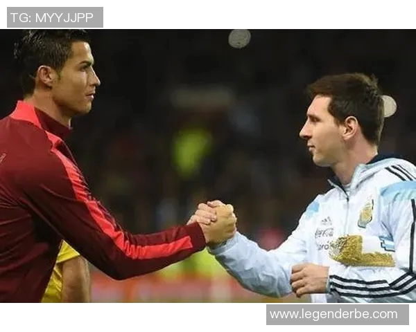 当今世界足球巨星风采纷呈，梅西C罗领衔新一代球员崛起的时代